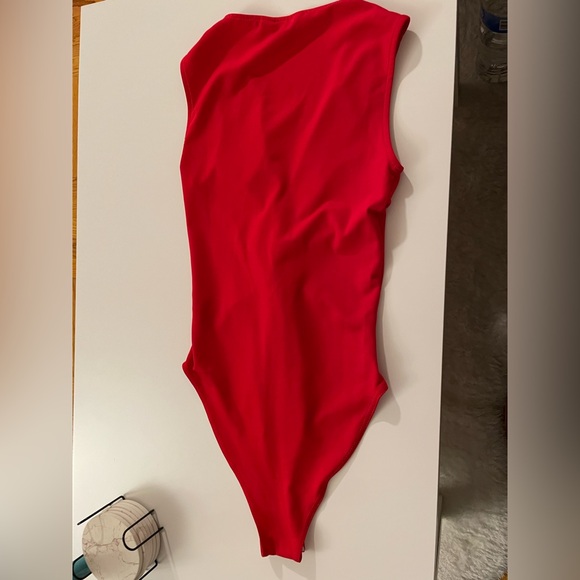 Miss Selfridge Twisted Front Low V-Neck Red Sleeveless Bodysuit - Picture 2 of 5